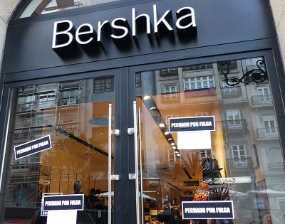 17-10-26 ProtestaFolgaBershkaVigo13.JPG